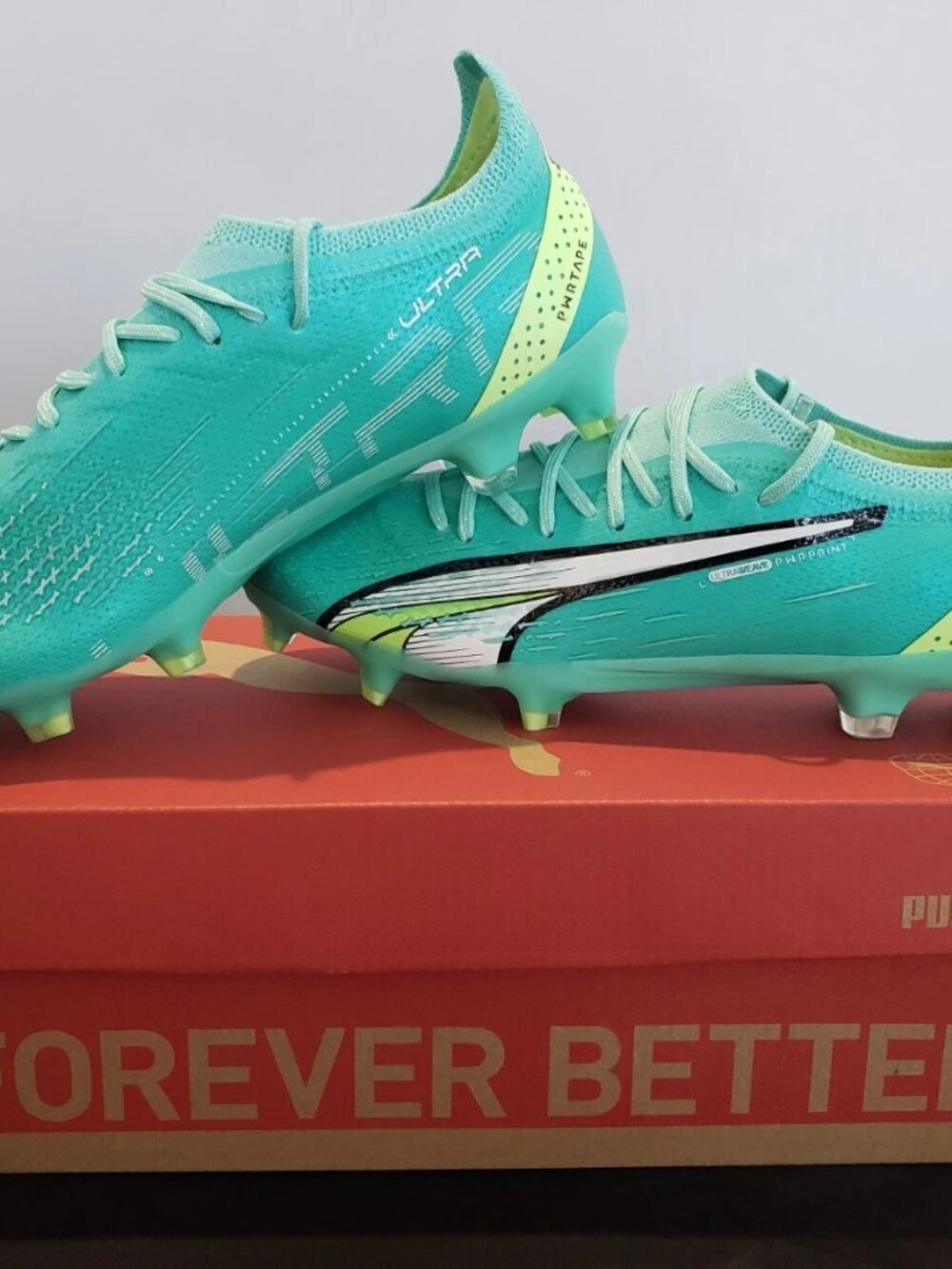 Puma Ultra Ultimate FG/AG Soccer Cleats Womens Sz. 8 Peppermint White Yellow